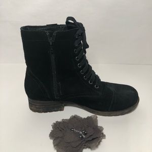 Tara M Boots Black Suede Size 8.5